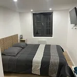 Independante Avec Salle De Bain Privative Dans Maison Renovee Гостевой дом Каркассон