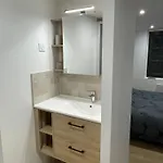 Independante Avec Salle De Bain Privative Dans Maison Renovee Гостевой дом Каркассон