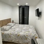 Independante Avec Salle De Bain Privative Dans Maison Renovee *