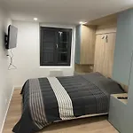 Pensionat Independante Avec Salle De Bain Privative Dans Maison Renovee *