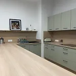 Independante Avec Salle De Bain Privative Dans Maison Renovee Каркассон