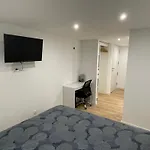 Independante Avec Salle De Bain Privative Dans Maison Renovee Каркассон