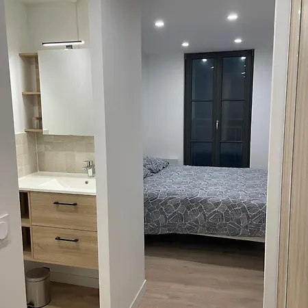 Independante Avec Salle De Bain Privative Dans Maison Renovee