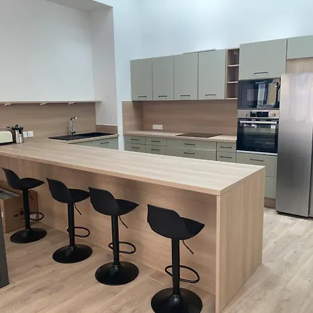 Independante Avec Salle De Bain Privative Dans Maison Renovee Carcassona