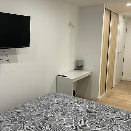 Independante Avec Salle De Bain Privative Dans Maison Renovee Каркассон