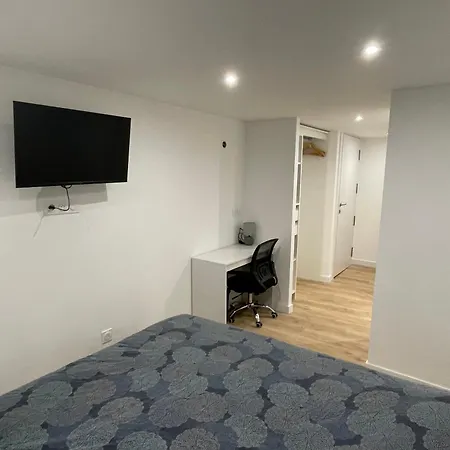Independante Avec Salle De Bain Privative Dans Maison Renovee Каркассон