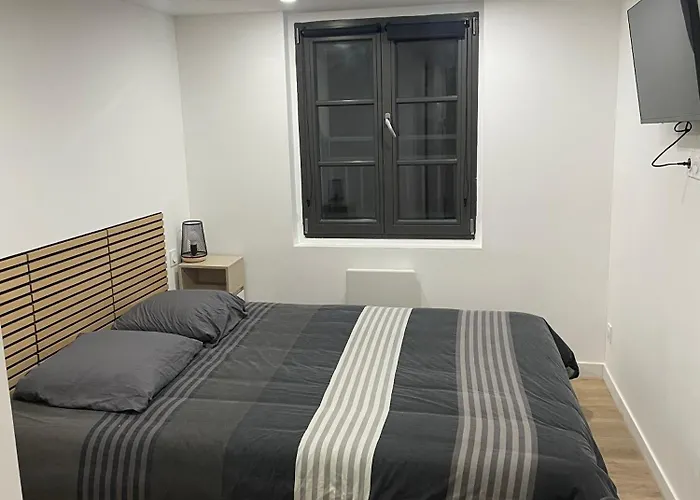 Independante Avec Salle De Bain Privative Dans Maison Renovee Гостевой дом Каркассон