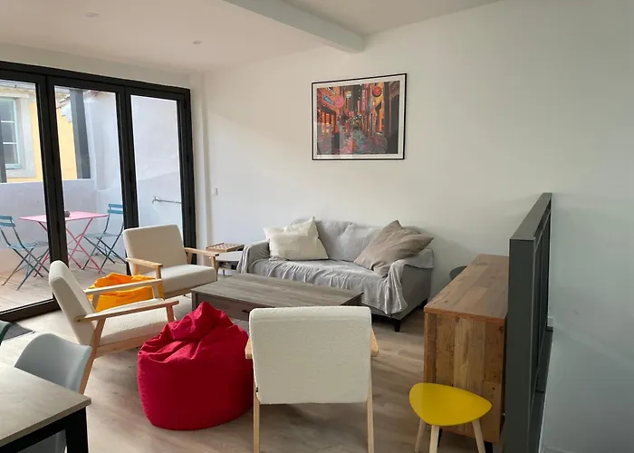 Independante Avec Salle De Bain Privative Dans Maison Renovee Каркассон