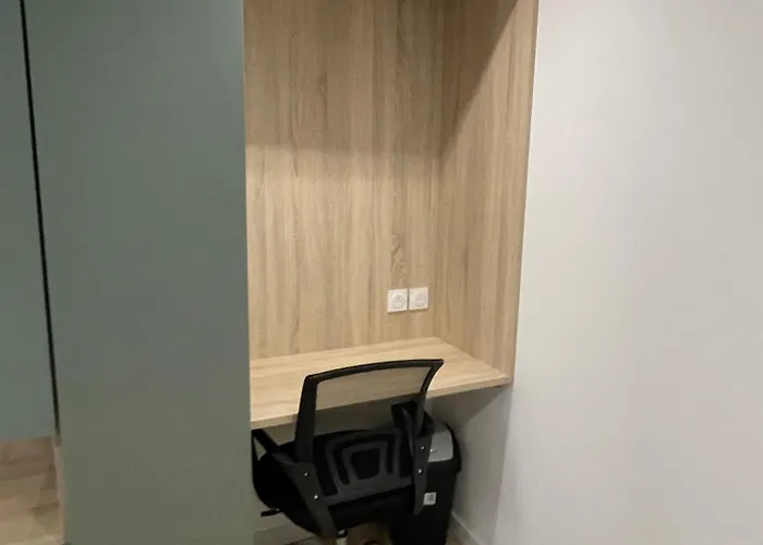 Independante Avec Salle De Bain Privative Dans Maison Renovee * Каркассон