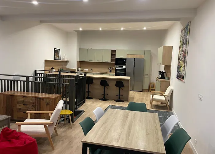 Independante Avec Salle De Bain Privative Dans Maison Renovee Гостевой дом