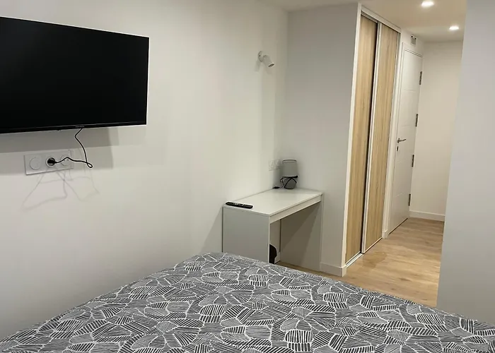 Independante Avec Salle De Bain Privative Dans Maison Renovee Каркассон