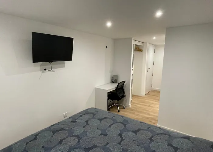 Independante Avec Salle De Bain Privative Dans Maison Renovee Каркассон