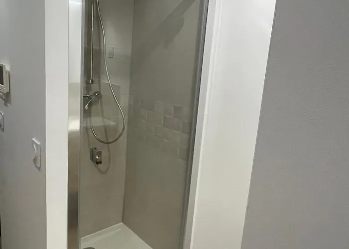 Independante Avec Salle De Bain Privative Dans Maison Renovee *